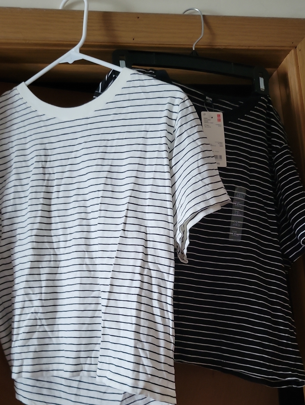 Uniqlo Women's Striped Crop Tops — White/Black